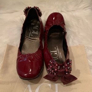 AGL embellished bow heel flat in berry size 38/us8